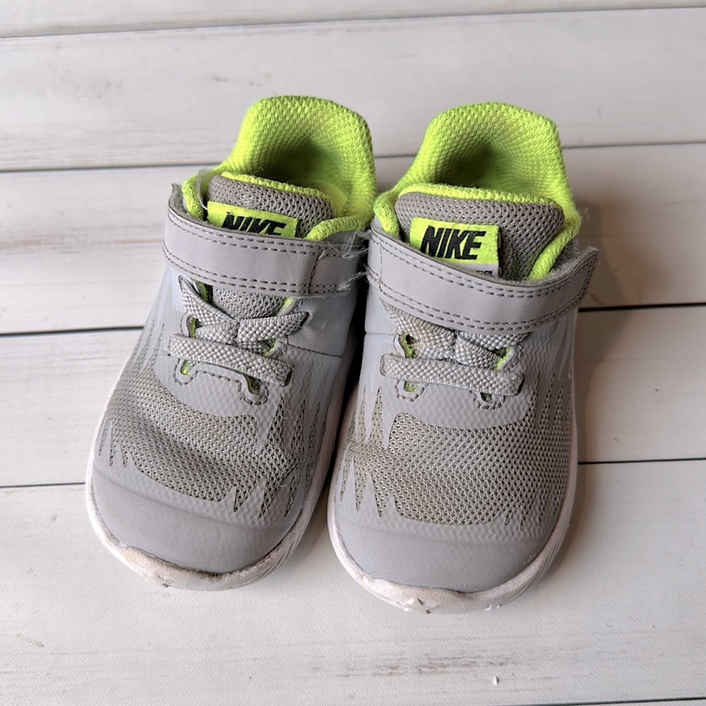 Nike Star Runner Sneaker Toddler Size 5